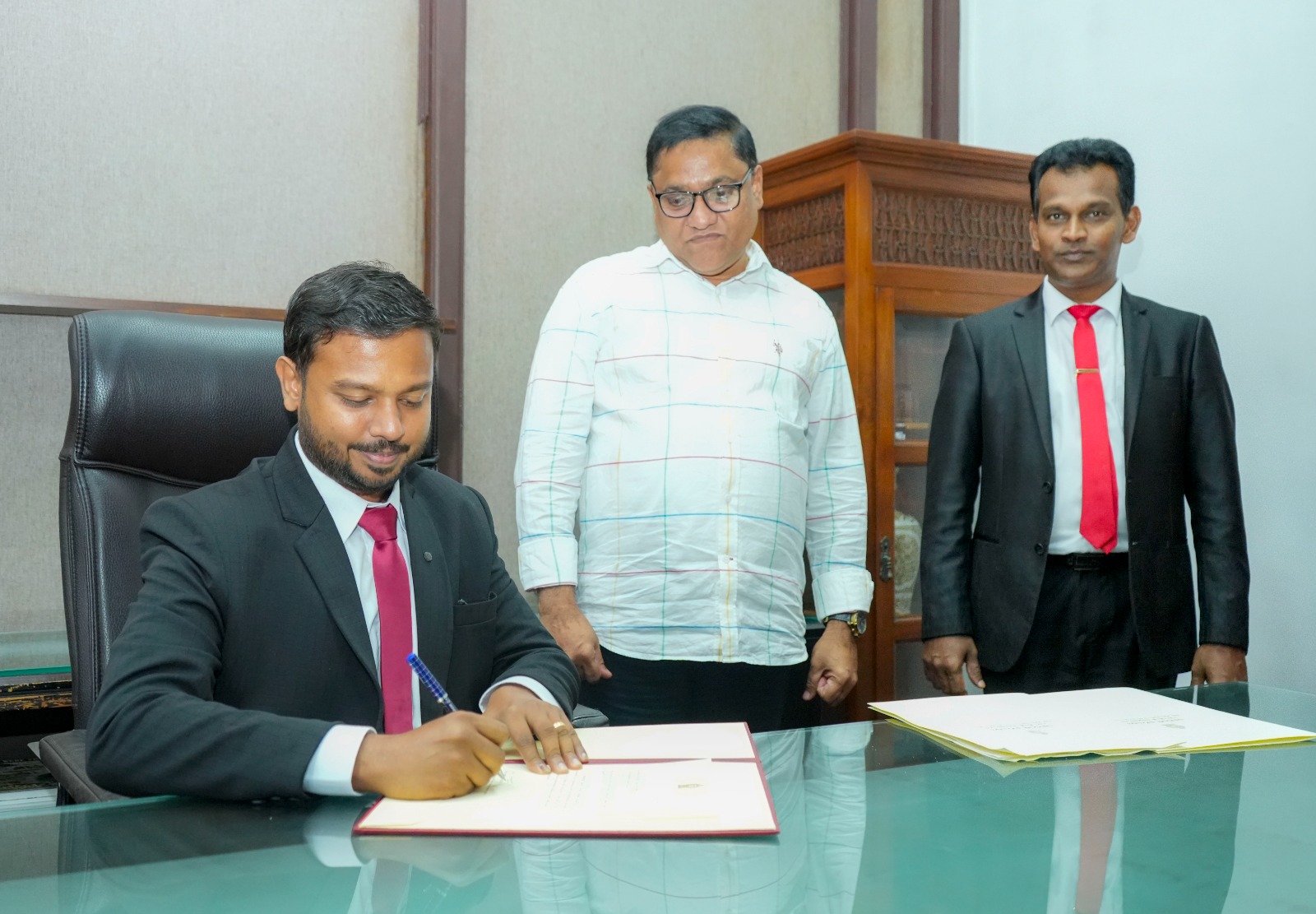 Deputy Minister of Foreign Affairs & Foreign Employment Hon. Arun Hemachandra and Deputy Minister of Tourism Hon. Prof. Ruwan Ranasinghe assumed duties